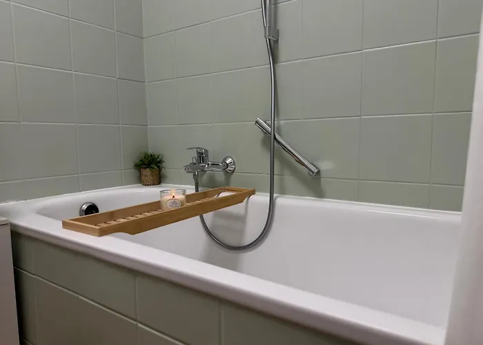 Am Altmarkt, Fuer Bis Zu 4 Personen, 55qm アパート コットブス